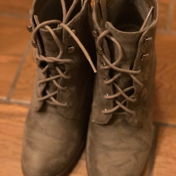 Olive green velvet Ankle booties - Picture 2 of 5